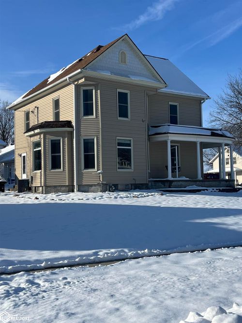 505 W Pershing Dr, Brooklyn, IA, 52211-9226 | Card Image