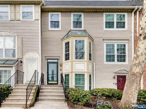 77 Howard St, Newark, NJ, 07103-3453 | Card Image