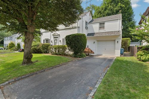 207 Derby St, East Williston, NY, 11596-1407 | Card Image