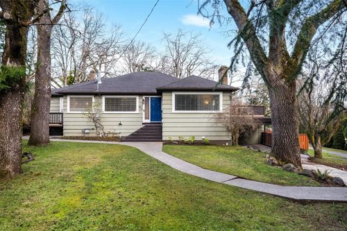 3511 Salsbury Way, Saanich, BC, V8P3K7 | Card Image