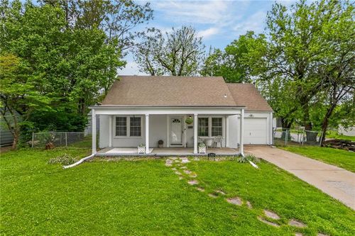 7300 Wyandotte St, Kansas City, MO, 64114-5722 | Card Image