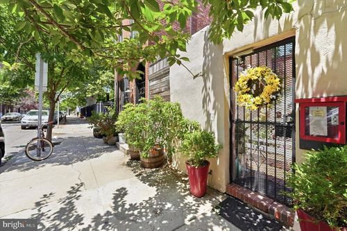 b-820 S 4th St, PHILADELPHIA, PA, 19147-3104 | Card Image