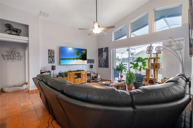 10327 Meadow Crossing Dr, House other with 4 bedrooms, 3 bathrooms and null parking in Tampa FL | Image 12