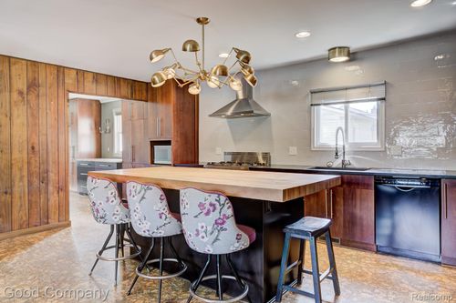 1526 Albany St, Ferndale, MI, 48220-1652 | Card Image