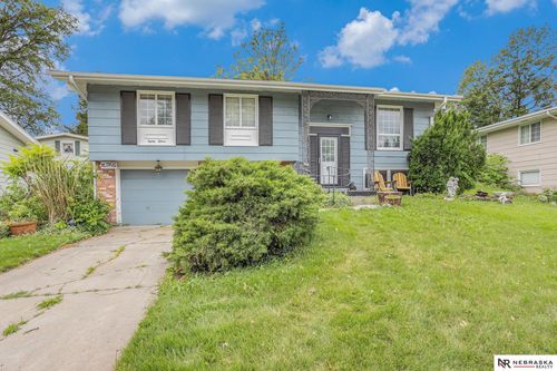 8015 E Avon Ln, Lincoln, NE, 68505-2049 | Card Image