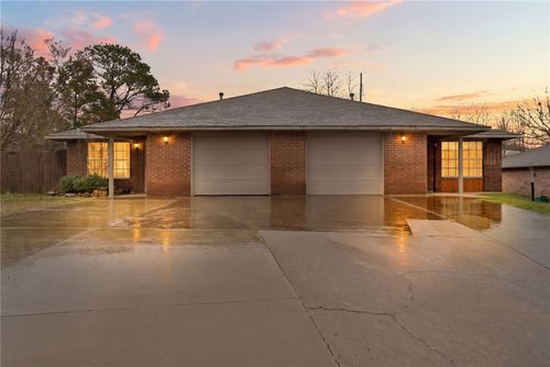 932 & 934 Curtis Avenue, Fayetteville, AR, 72701 | Card Image