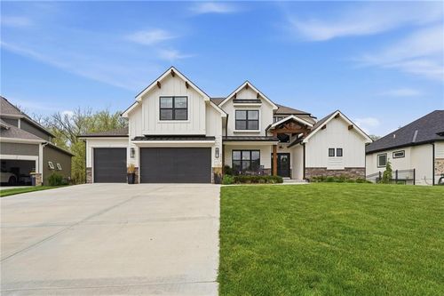 2310 Fishing Ln, Kearney, MO, 64060-8562 | Card Image