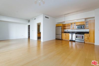 819 - S Grand Avenue, Condo with 1 bedrooms, 1 bathrooms and null parking in Los Angeles CA | Image 3