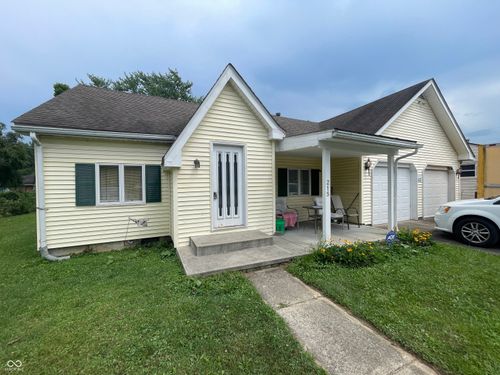 215 Eikenberry St, Greenfield, IN, 46140-1318 | Card Image