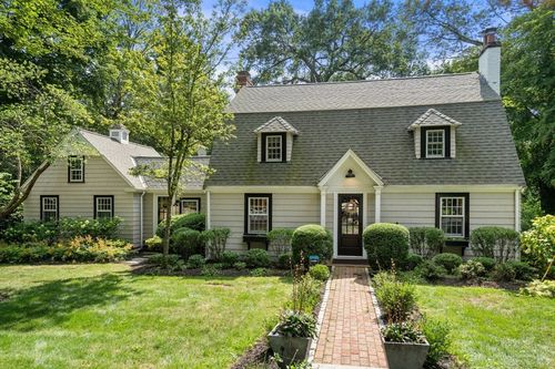 4 Arnold Rd, Wellesley, MA, 02481-2840 | Card Image