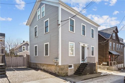 23 Holland St, Newport, RI, 02840-3415 | Card Image