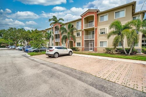 226-7085 Nova Dr, Davie, FL, 33317-8110 | Card Image