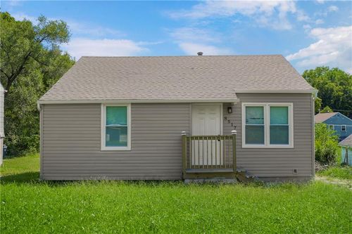 8517 Flora Ave, Kansas City, MO, 64131-2627 | Card Image