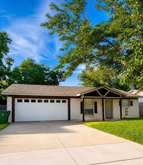 2509 Reever St, Arlington, TX, 76010-8139 | Card Image