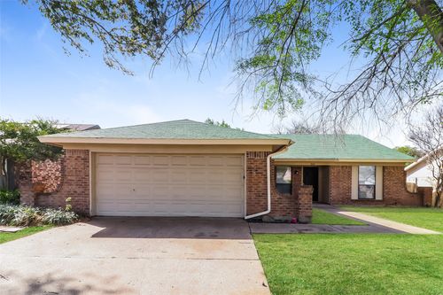 3105 Highlawn Ter, Fort Worth, TX, 76133-7231 | Card Image