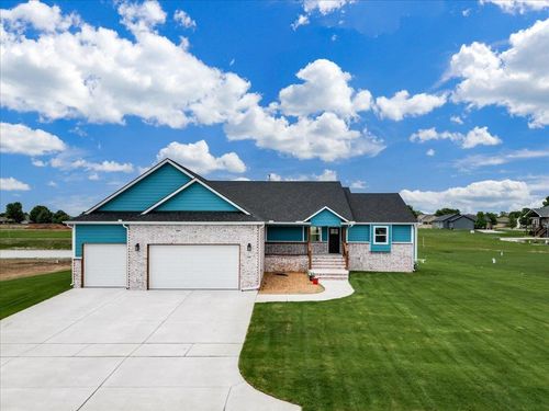 464 Stoney Creek St, Clearwater, KS, 67026-8715 | Card Image
