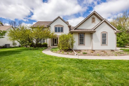 207 Woodlands Ct, Hartland, WI, 53029-2294 | Card Image