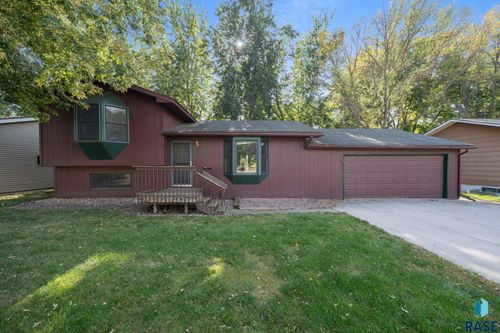 805 Executive Ave, Crooks, SD, 57020-9604 | Card Image