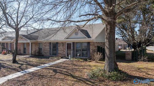 427 Cherry St Nw, Hartselle, AL, 35640-2142 | Card Image