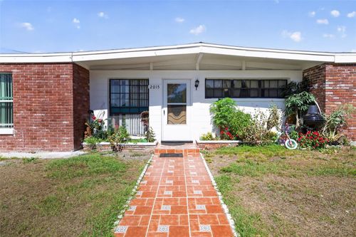 2015 Clarice Cir, TAMPA, FL, 33619-5709 | Card Image