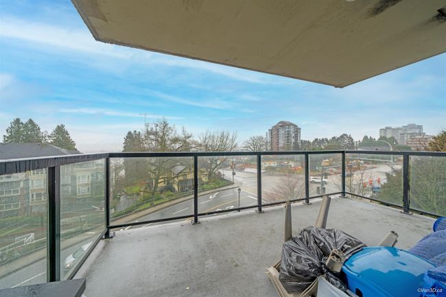 503 - 11 E Royal Avenue, Condo with 3 bedrooms, 2 bathrooms and 2 parking in New Westminster BC | Image 2