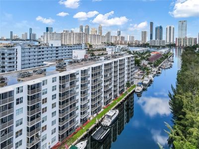 603 - 3660 Ne 166th St, Condo with 2 bedrooms, 2 bathrooms and null parking in North Miami Beach FL | Image 1