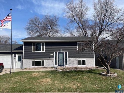 204 W Ponderosa Dr, Brandon, SD, 57005-1911 | Card Image