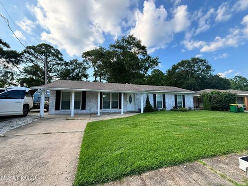16016 Cherry Dr, Biloxi, MS, 39532-3938 | Card Image
