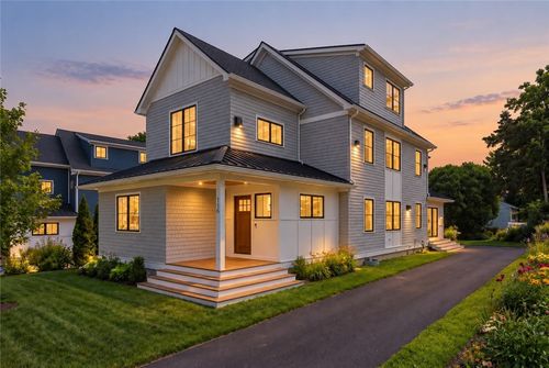 118 Newport Ave, Middletown, RI, 02842-5843 | Card Image