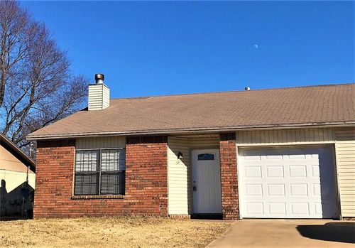 1121 S 26th St, Rogers, AR, 72758-4807 | Card Image