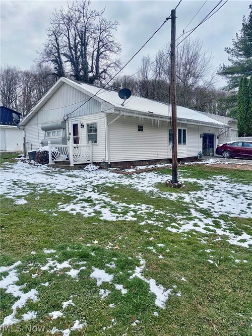 8090 Maple St Sw, Sherrodsville, OH, 44675-9764 | Card Image