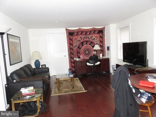 3a-1300 Spruce St, PHILADELPHIA, PA, 19107-6240 | Card Image