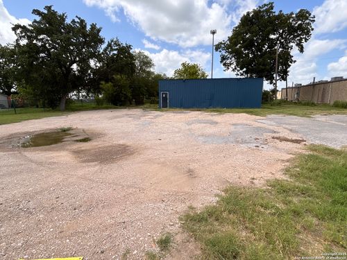 2501 19th St, Hondo, TX, 78861-2102 | Card Image