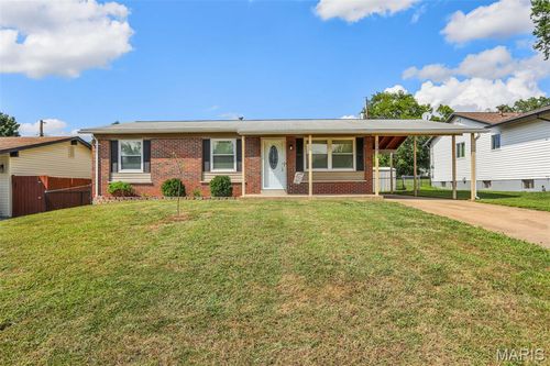 11823 Welcome Dr, Maryland Heights, MO, 63043-2205 | Card Image