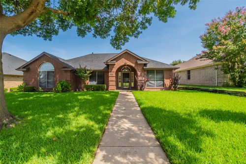 1221 Holly Hill Dr, Grand Prairie, TX, 75052-6849 | Card Image