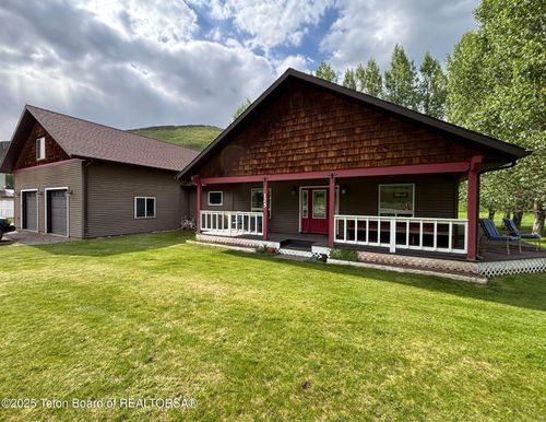 125 Wagon Rut Ln, Auburn, WY, 83111-5067 | Card Image