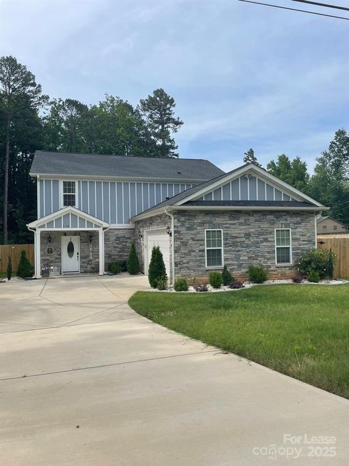 5120 Lakeview Rd, Charlotte, NC, 28216-2030 | Card Image