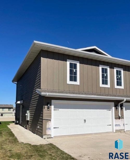 9532 Tunis Dr, Sioux Falls, SD, 57106 | Card Image