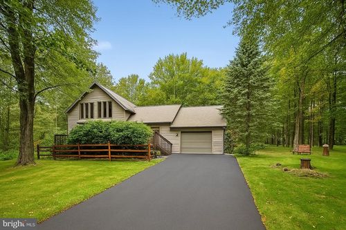 146 Arrowhead Cir, Newfoundland, PA, 18445-2127 | Card Image