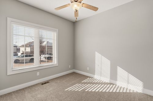 3526 Ne Renaissance Dr, Ankeny, IA, 50021-6707 | Card Image