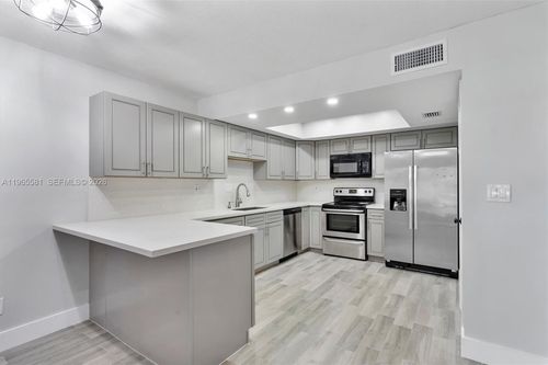 23-48 Matador Ln, Davie, FL, 33324-5542 | Card Image