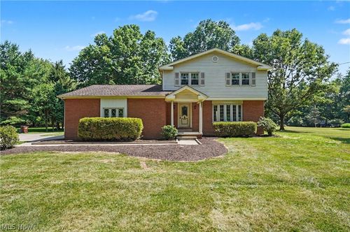 2053 Walker Mill Rd, Youngstown, OH, 44514-3647 | Card Image