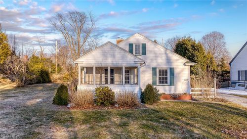 1202 Locust Dr, Ashtabula, OH, 44004-2027 | Card Image