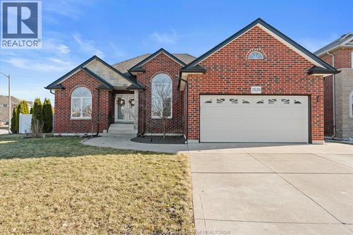 2535 Skinner St, LaSalle, ON, N9H2R6 | Card Image