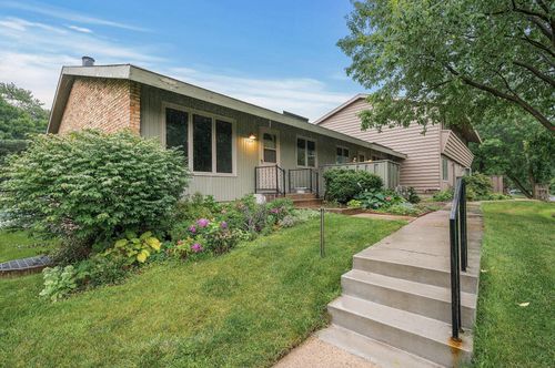 134 Windsor Ct, New Brighton, MN, 55112-3371 | Card Image