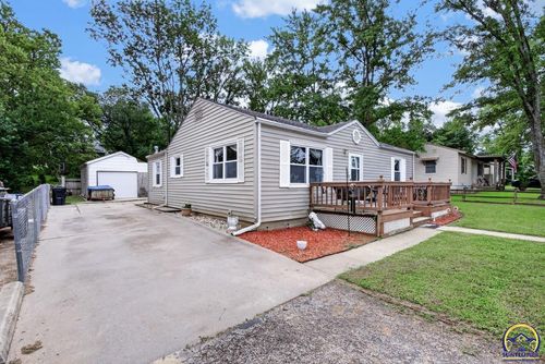 918 Forest Ave, Holton, KS, 66436-1418 | Card Image