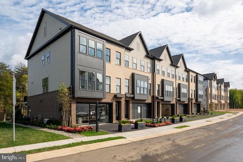42153 Gilded Stone Ter, BRAMBLETON, VA, 20148-6518 | Card Image