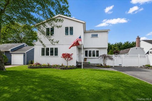 44 E End Ave, Hicksville, NY, 11801-2211 | Card Image