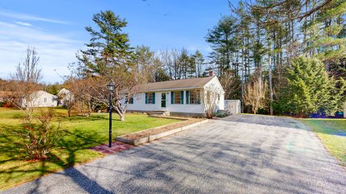 60 Crossing Brook Road, Cumberland, ME, 04021 | Card Image