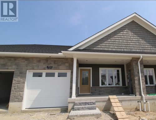 734 18th Ave, Hanover, ON, N4N3B3 | Card Image